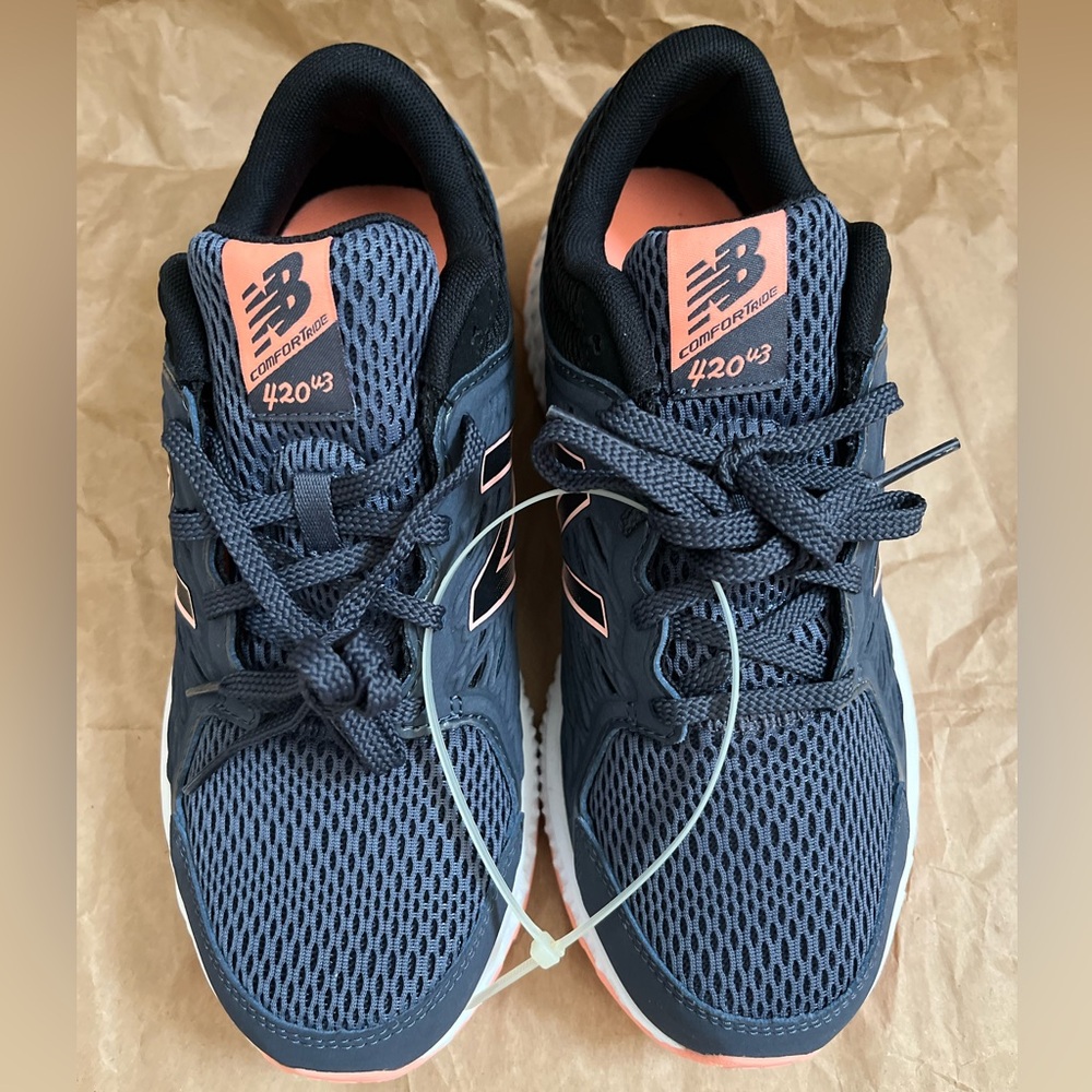 New Balance 420v3 Womens Size 7.5B Running Shoes Dark Gray/Peach/Black NWOT